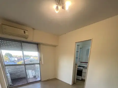 DEPARTAMENTO 3 AMBIENTES AL FRENTE CON BALCON