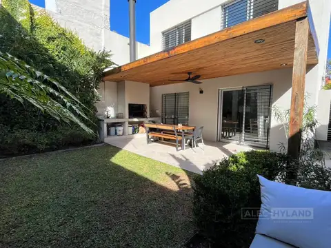 Casa en venta de 2 plantas, refaccionada en San Isidro, cerca colegio San Marcos
