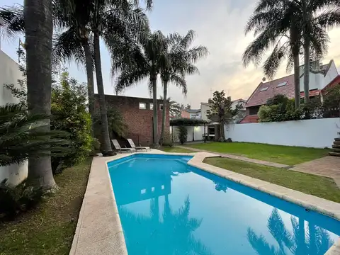 Casa en Venta con 2 cocheras