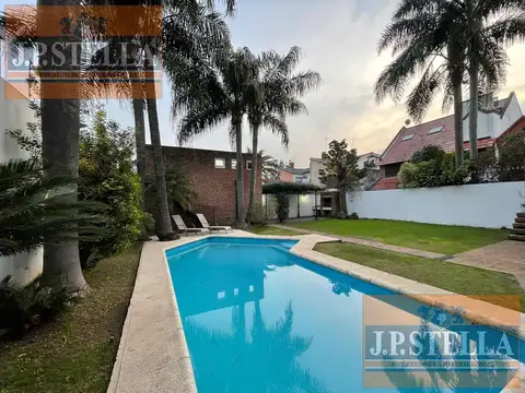 Casa en Venta con 2 cocheras