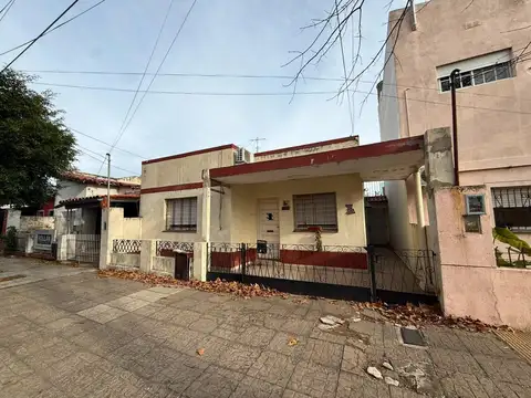 Casa 3 ambientes con patio/jardin - lote 8.66 x 18 mts