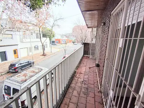 Piso Único de 4 Ambientes con Patio y Terraza.