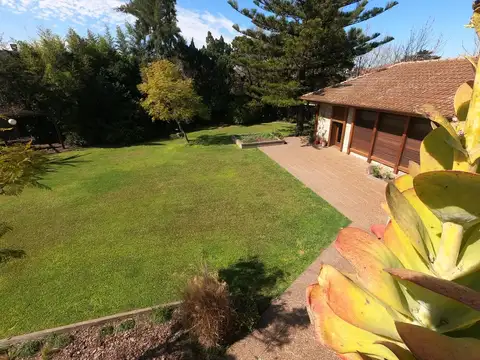 Casa en Venta con 2 cocheras