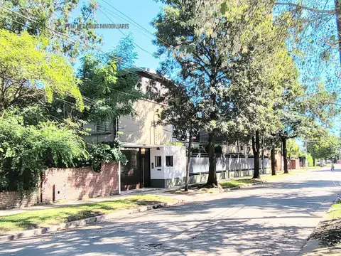 Villa Morra 2 Dorm. y Escritorio o 3º Dorm. Play Baño y Toil Cochera Fija Jardin y Pileta Uso Comun