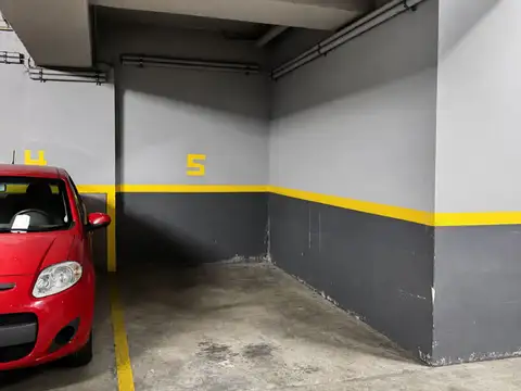 Venta COCHERA fija y cubierta en Villa Crespo