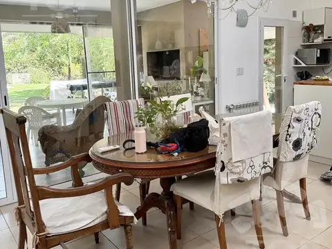Casa en Venta con 4 cocheras