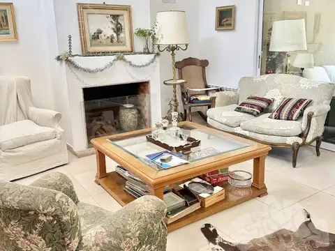 Casa en Venta con 4 cocheras