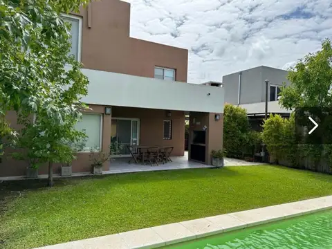 VENTA CASA 5 AMBIENTES CASAS DE SANTA MARÍA PLAYROOM LAVADERO JARDÍN GALERÍA PARRILLA