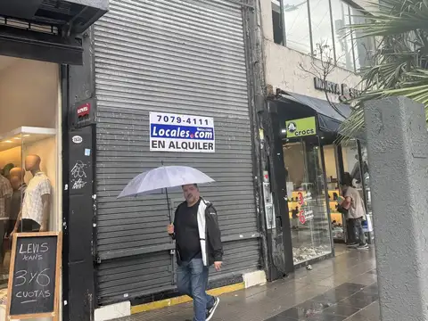 Suma tu Marca a Cabildo entre Echeverria y Sucre importante Local  3,30 x 45 metros con entrepiso
