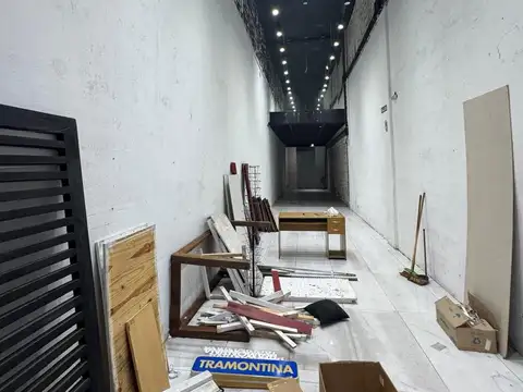 Local Cabildo entre Echeverria y Sucre 3,30 x 40 metros