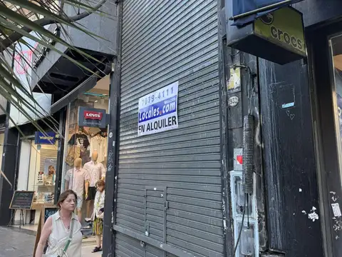 Local Cabildo entre Echeverria y Sucre 3,30 x 45 metros con entrepiso 70 m2