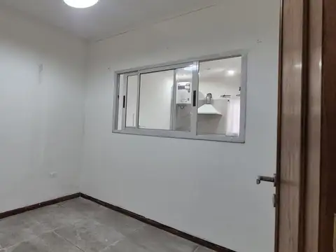 Depto Tipo Casa en Alquiler en Caseros, $ 620.000