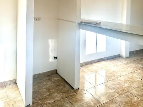 Dpto 3 amb con patio y parrilla, 1er piso por escalera