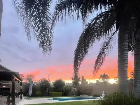 VENTA- CASA CON PARQUE QUINCHO Y PILETA -DEL VISO.