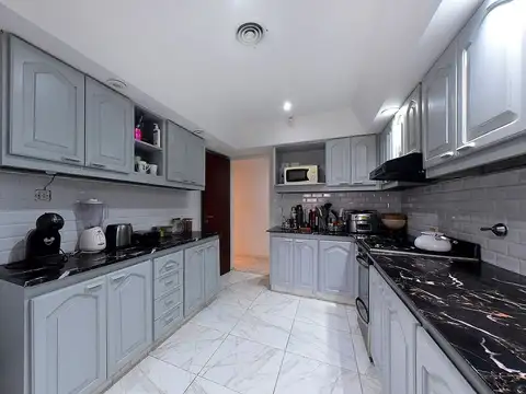 VENTA- CASA CON PARQUE QUINCHO Y PILETA -DEL VISO.