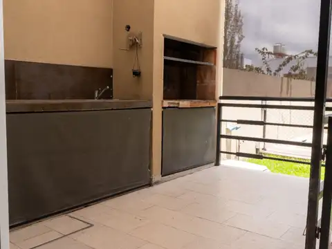 Casa 8 ambientes con 3 baños