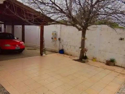 Casa 5 ambientes con 1 baño