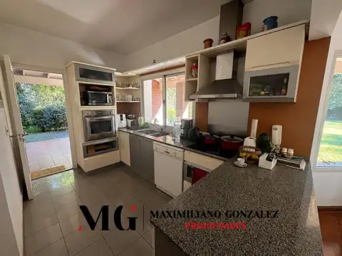 Casa 7 ambientes con 3 baños