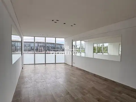 Oficina en Alquiler al Norte