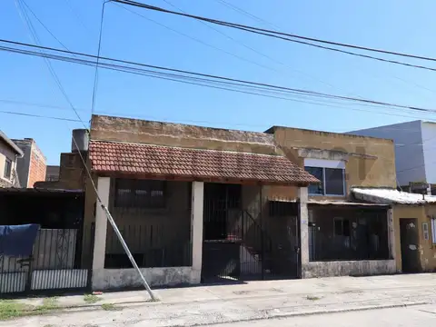 OPORTUNIDAD INVERSORES EN TIGRE  RINCON DE MILBERG- CASA + 3 DPTOS EN LOTE DE 308 M2