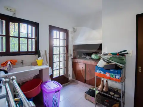 Casa en Alquiler con 1 cochera