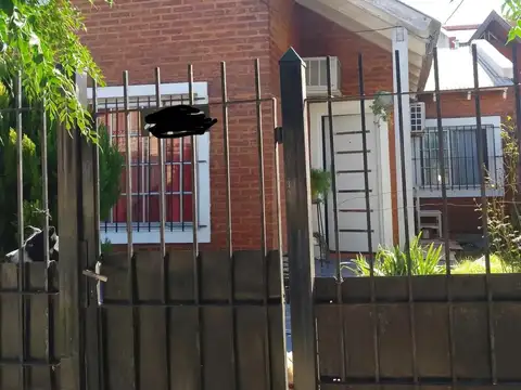 Casa en venta - 3 Dormitorios 1 Baño - Cañuelas