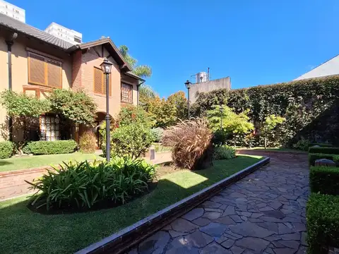 BOEDO VENTA IMPECABLE TRIPLEX 5 AMBIENTES  EN BARRIO PRIVADO DETALLES DE CATEGORIA