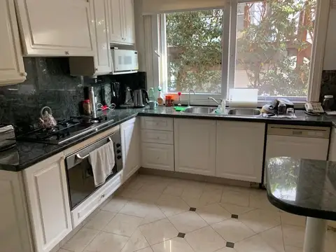 Casa 7 ambientes con 6 baños