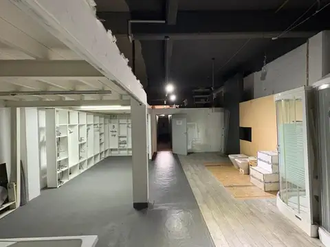 Gran inmueble en block en Saavedra: 971 m², 4 plantas, montacargas y altura de 5 m