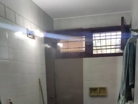 Casa en Alquiler con 5 cocheras