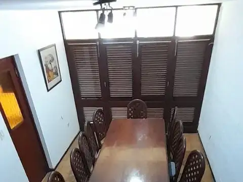 Casa 5 ambientes con 4 baños
