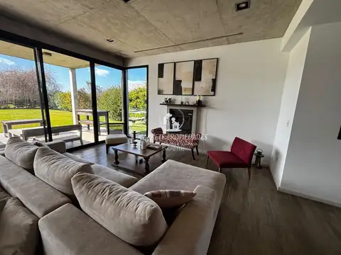 Casa en Alquiler en Haras Santa María, USD 2.200