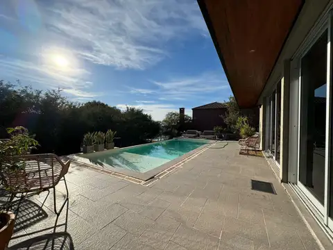 Casa de 3 dormitorios en Estancia Q2, Mendiolaza fondo norte pileta