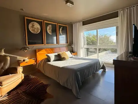 Casa 8 ambientes con 2 baños