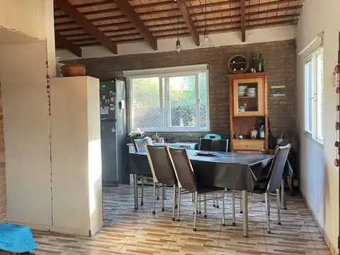 Casa 4 ambientes con 2 baños