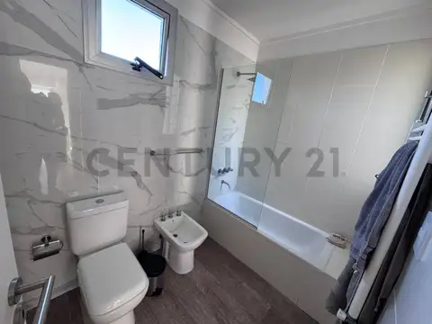 Dúplex en venta de 2 dormitorios y piscina en Villa Elisa