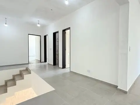 CASA EN VENTA LA REJA 4 HABITACIONES PILETA