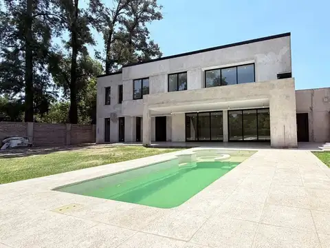 CASA EN VENTA LA REJA 4 HABITACIONES PILETA