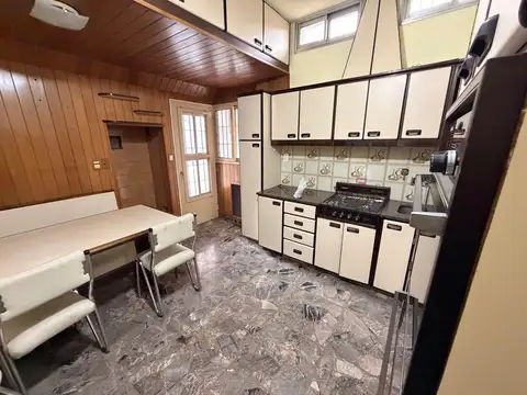 CASA DE 2 DORMITORIOS EN PH EN PLANTA ALTA ALA VENTA - EXCELENTE CALIDAD CONSTRUCTIVA.