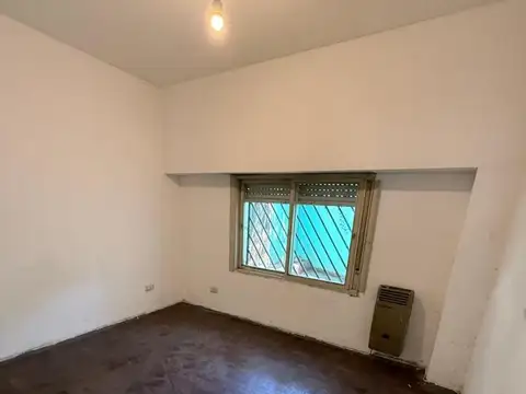 Casa en Venta en Castelar, USD 58.000