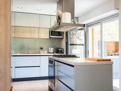 Casa de 3 dormitorios con galeria con parrillero y patio en Fisherton