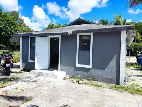 Casa en venta - 2 Dormitorios 1 Baño - Miami