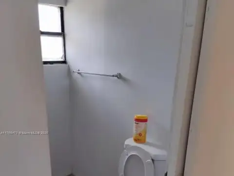 Casa en venta - 2 Dormitorios 1 Baño - Miami