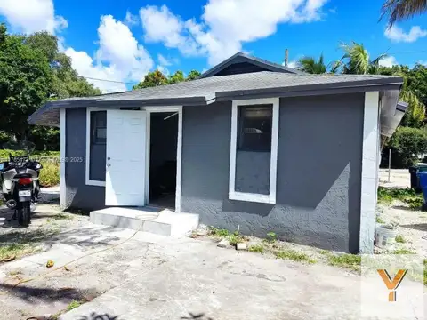Casa en venta - 2 Dormitorios 1 Baño - Miami