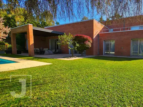 Casa en venta 5 amb. Lote de 1247 m2.Golf. Mayling, Pilar