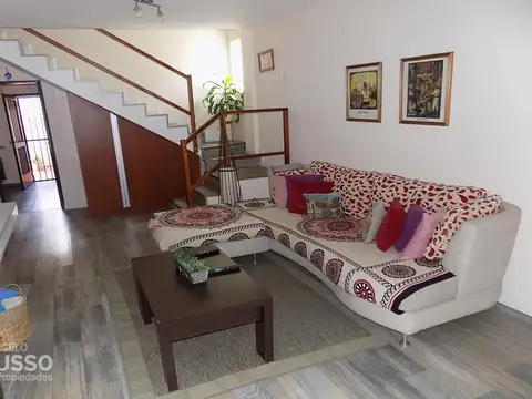 Casa 4 ambientes con 2 baños