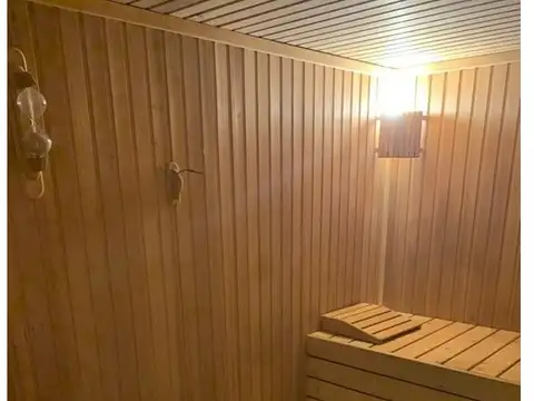 *EXCELENTE DEPTO. 3 AMB. (1 DORMITORIO + MULTIUSO) EN 3º PISO CON BALCÓN AL FRENTE Y TERRAZA PROPIA