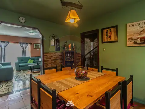 Casa en Venta con 3 cocheras