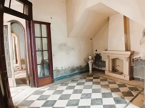 Casa centrica ideal local - Zona 48 y 9