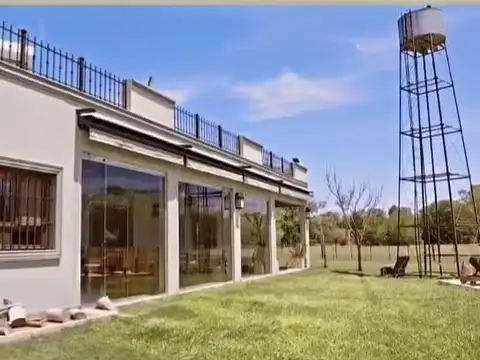 Campo en Venta de 15 Ha. 3 casas, 2 piletas, Caballerizas. Corrales. Exaltación de la Cruz.